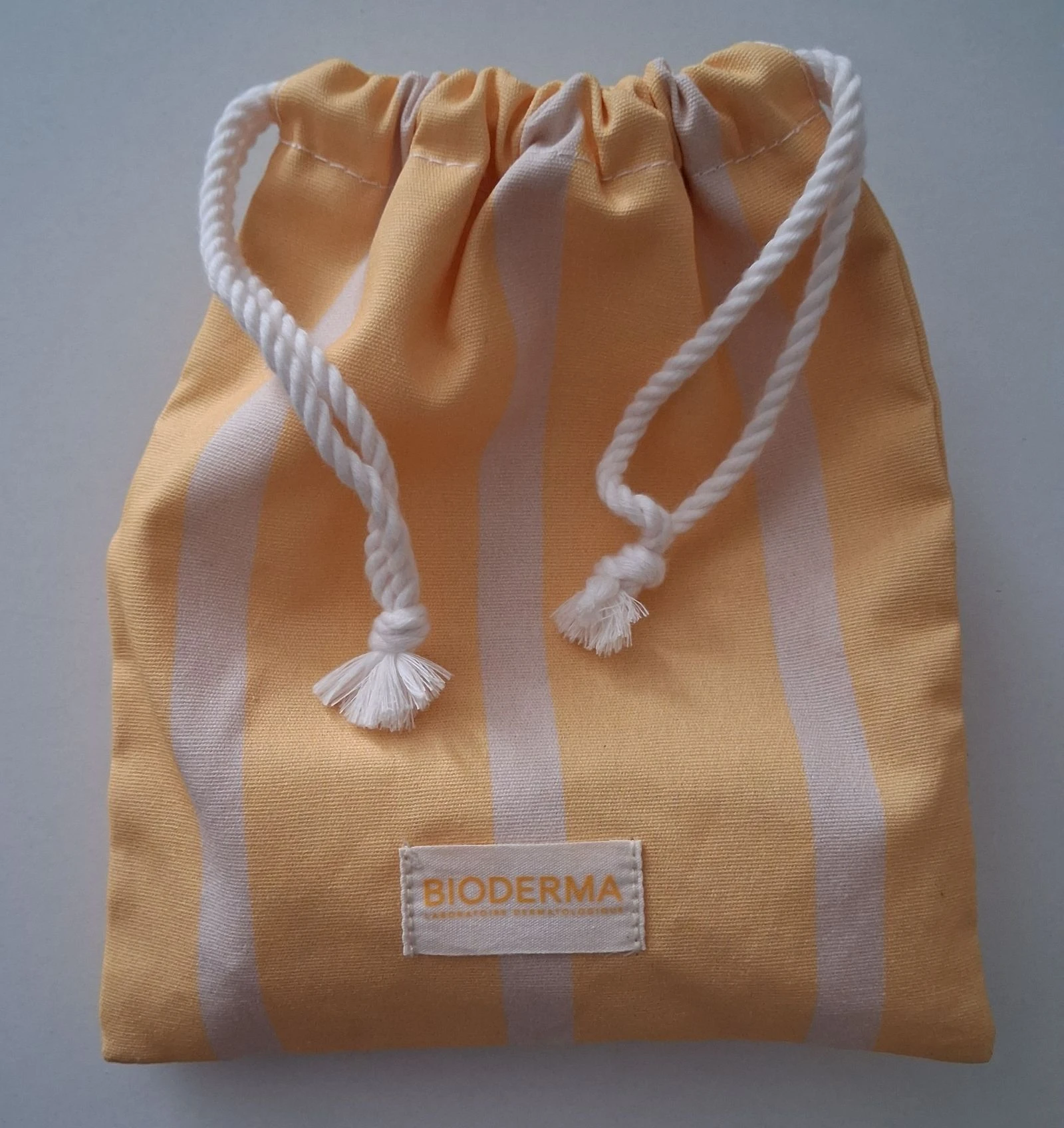 Pochette Bioderma com o protetor solar 50 + – photo 4
